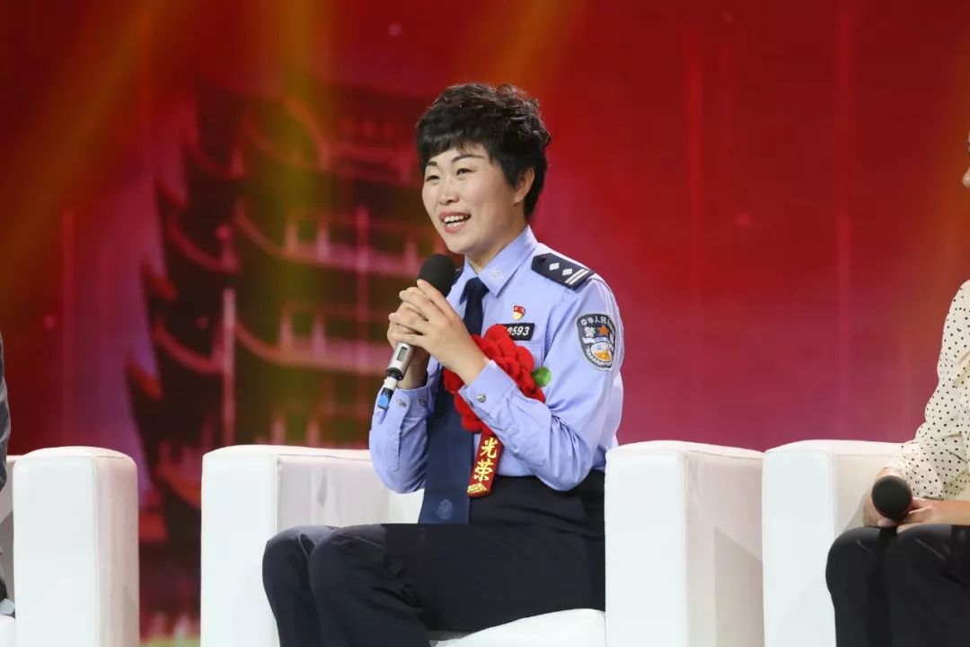 胡敏 鄂州市公安局鄂城分局西山派出所副所长她是鄂州市第一个通过