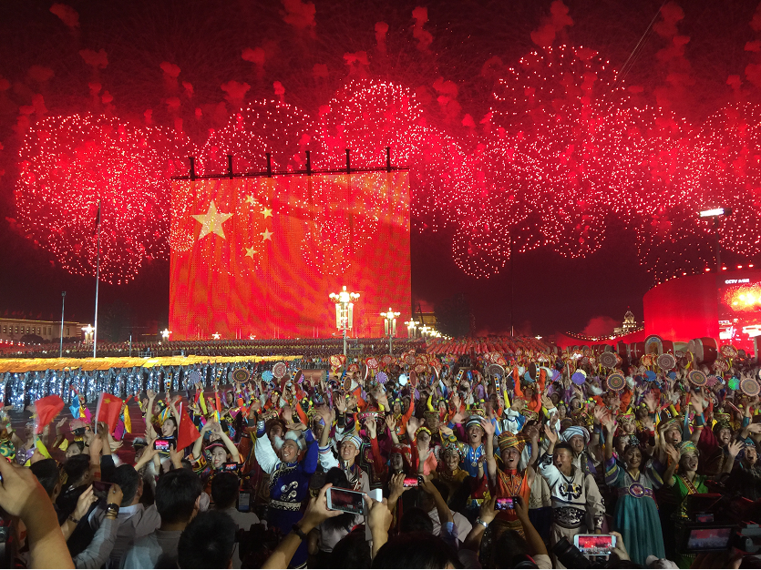 北京传真庆祝新中国成立70周年联欢活动举行现场举行文艺演出和焰火