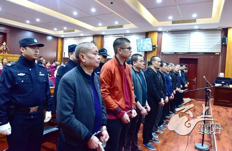 首犯获刑25年兰传员等13人涉黑案一审宣判