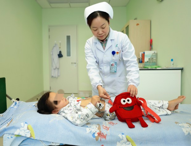 心电图仪穿上漂亮外衣患儿乖乖测心电