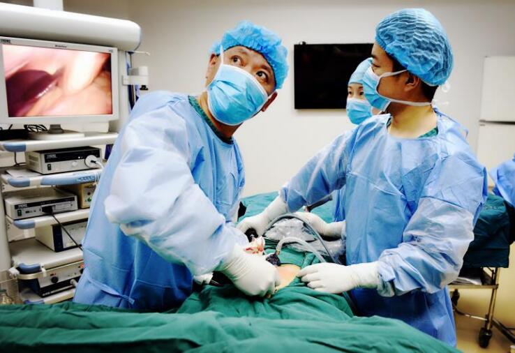 快递小哥饮食不规律高负荷工作诱发胃穿孔