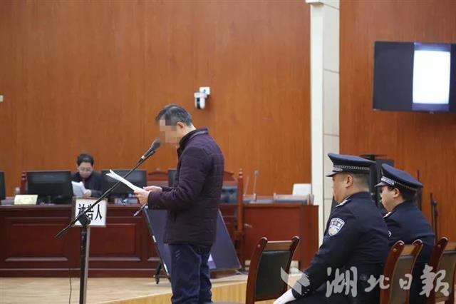 孝感市公安局原副局长受审被控向黑老大索贿50万元