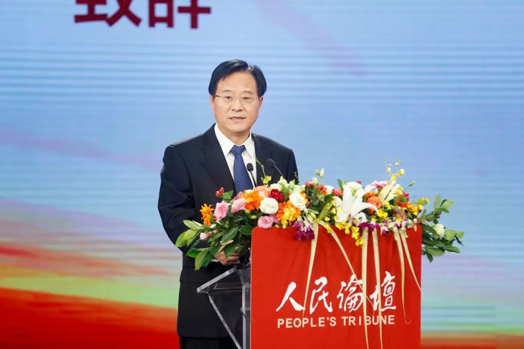 十一届全国人大常委会副委员长周铁农宣布论坛开幕十一届全国人大