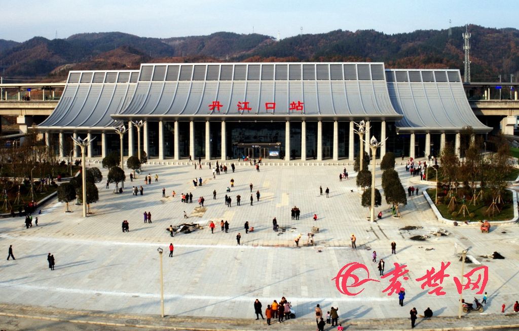 汉十高铁丹江口站加快美化建设