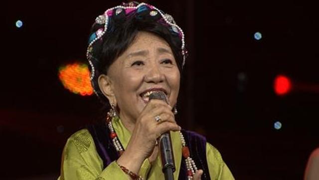 才旦卓玛唱《北京的金山上》:农奴出身的她改了这样一段歌词
