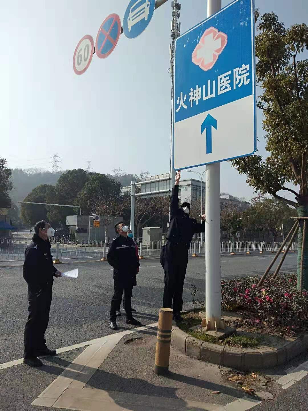 武漢交警全力服務防疫醫院建設 雷神山,火神山醫院