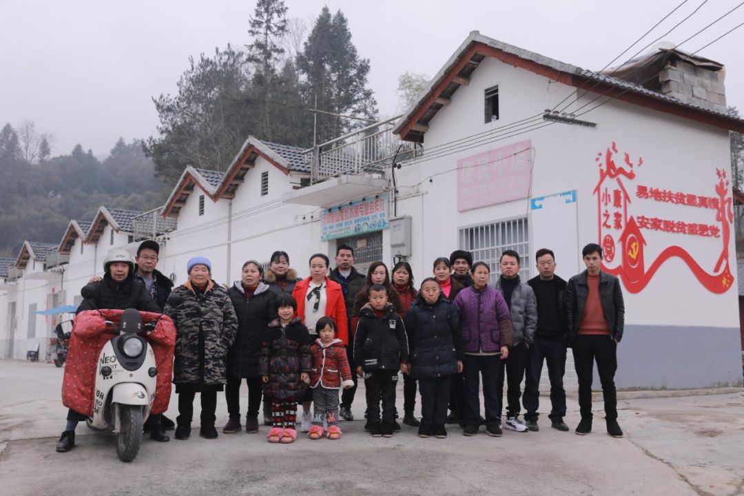 快看这些平常人家的全家福讲的就是最美中国故事