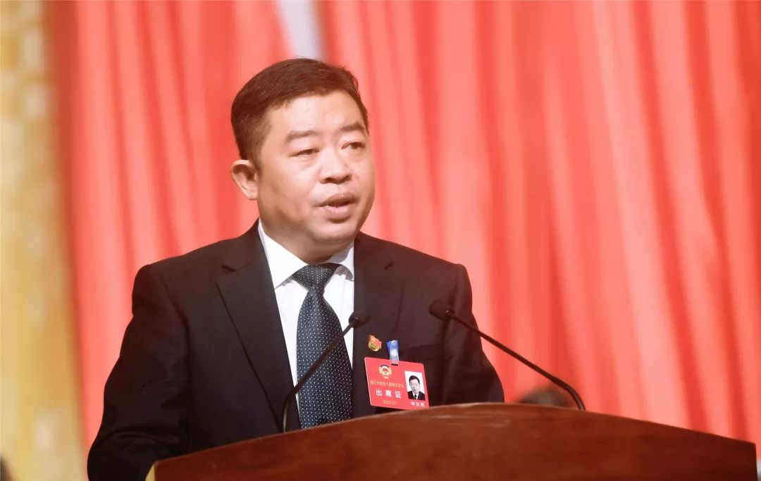 潜江市政协八届四次会议隆重开幕