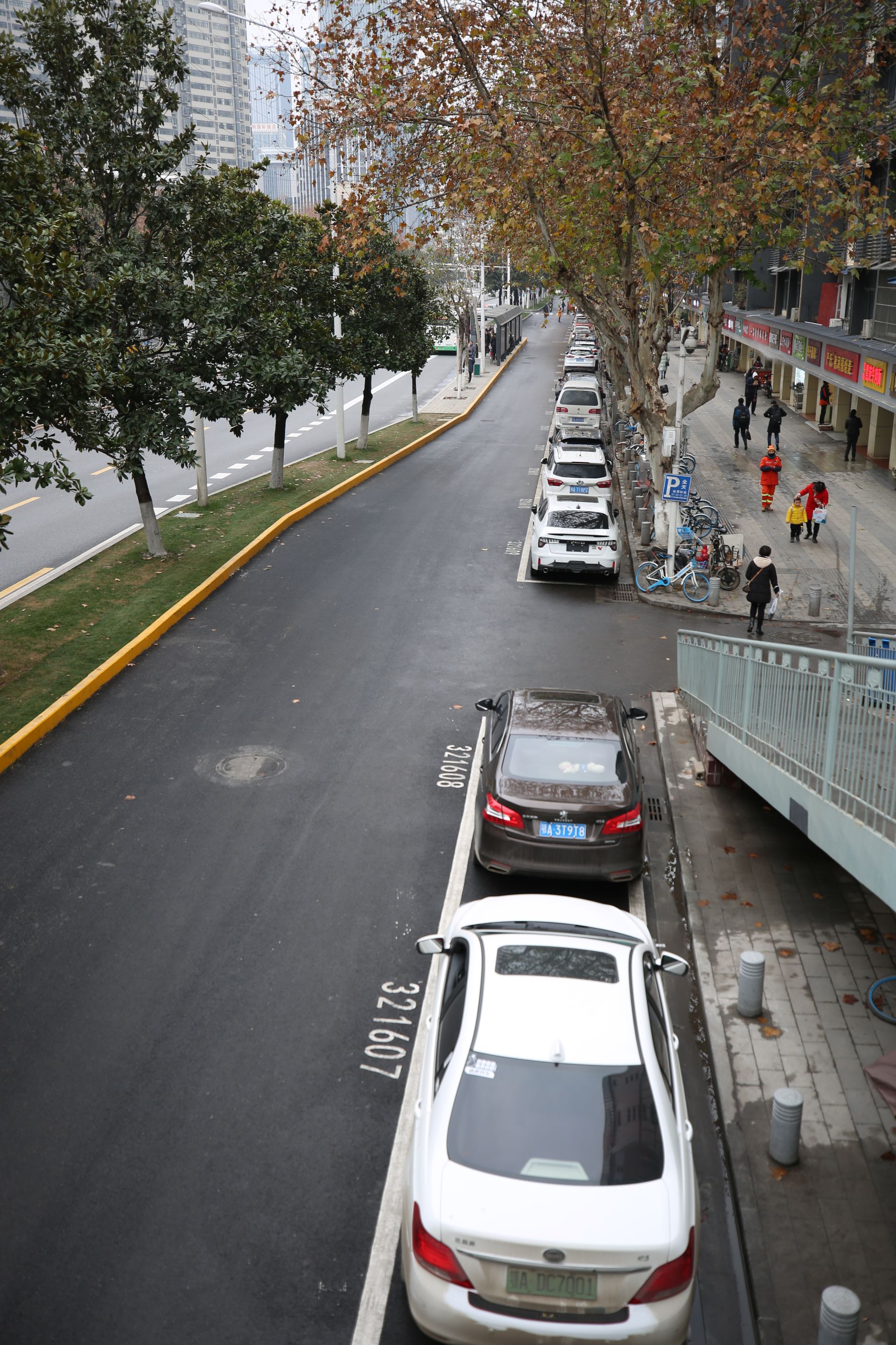 停車違法量下降2成 市民規範停車意識增強 _長江雲 - 湖北網絡廣播