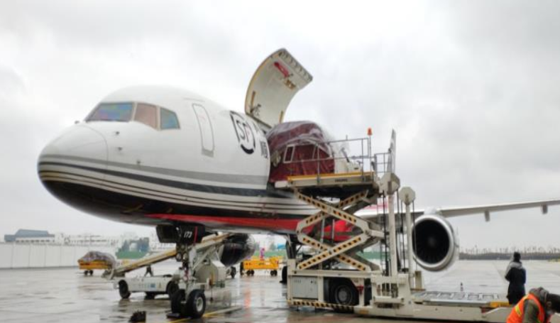 共克时艰武汉机场全力做好进港医疗专包机运输保障工作