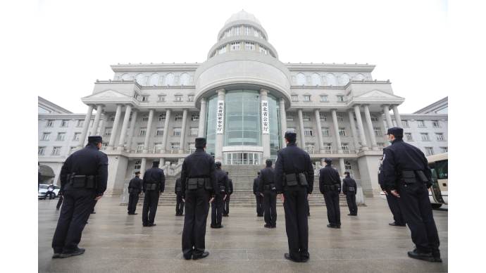 无畏生死不负使命湖北省公安厅132名民警驰援抗疫一线