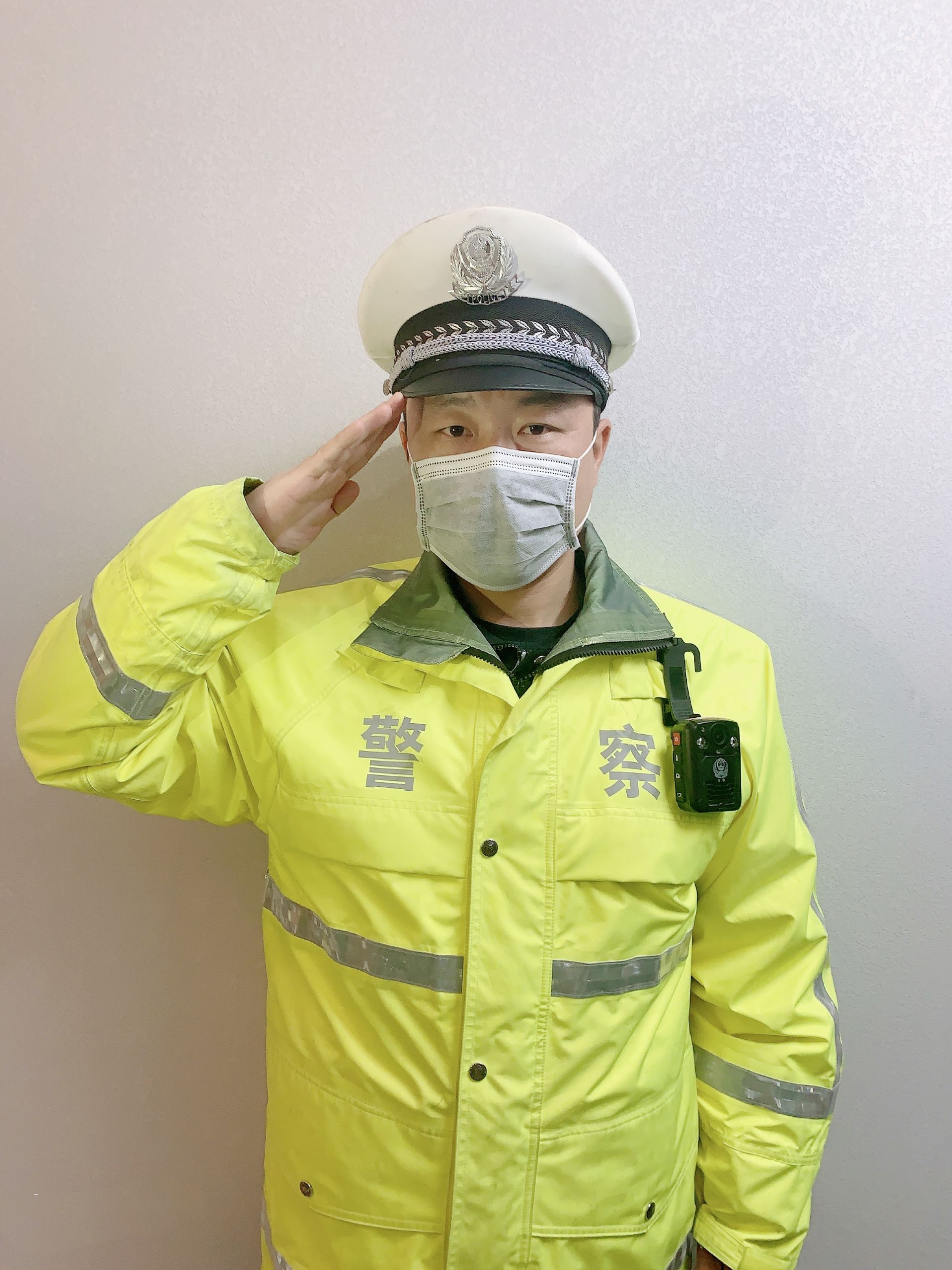 襄阳丨坚守高速口的民警吴翔想回家但又怕回家