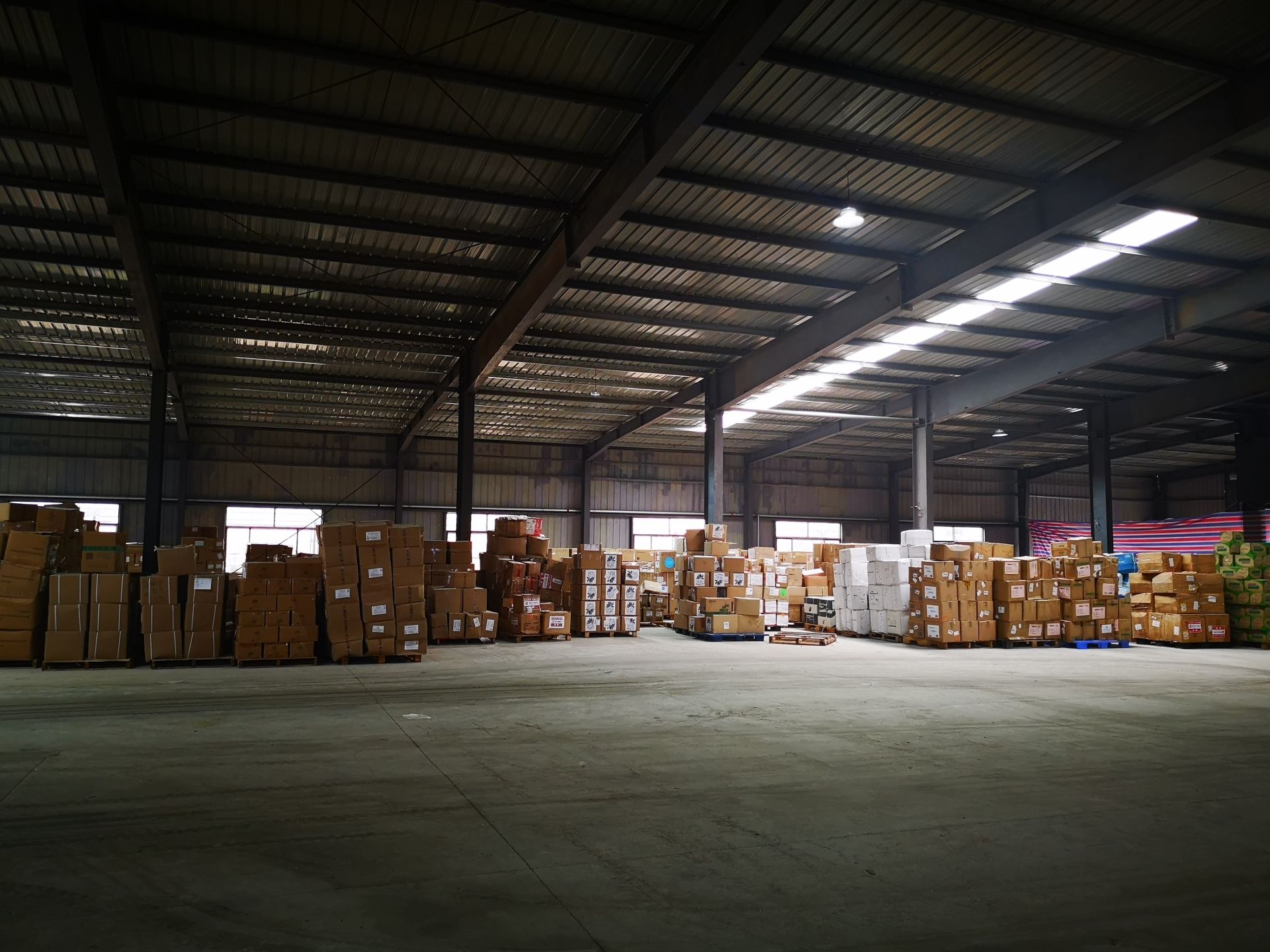 分发转运防控捐赠物资4012万件使命已达这座重要应急仓库正式闭仓