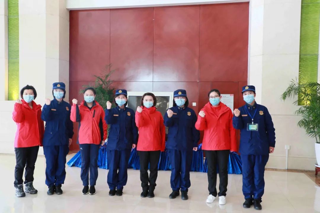 督促酒店方加强消防安全管理,时刻保证值班人员在位,消防设施设备完好