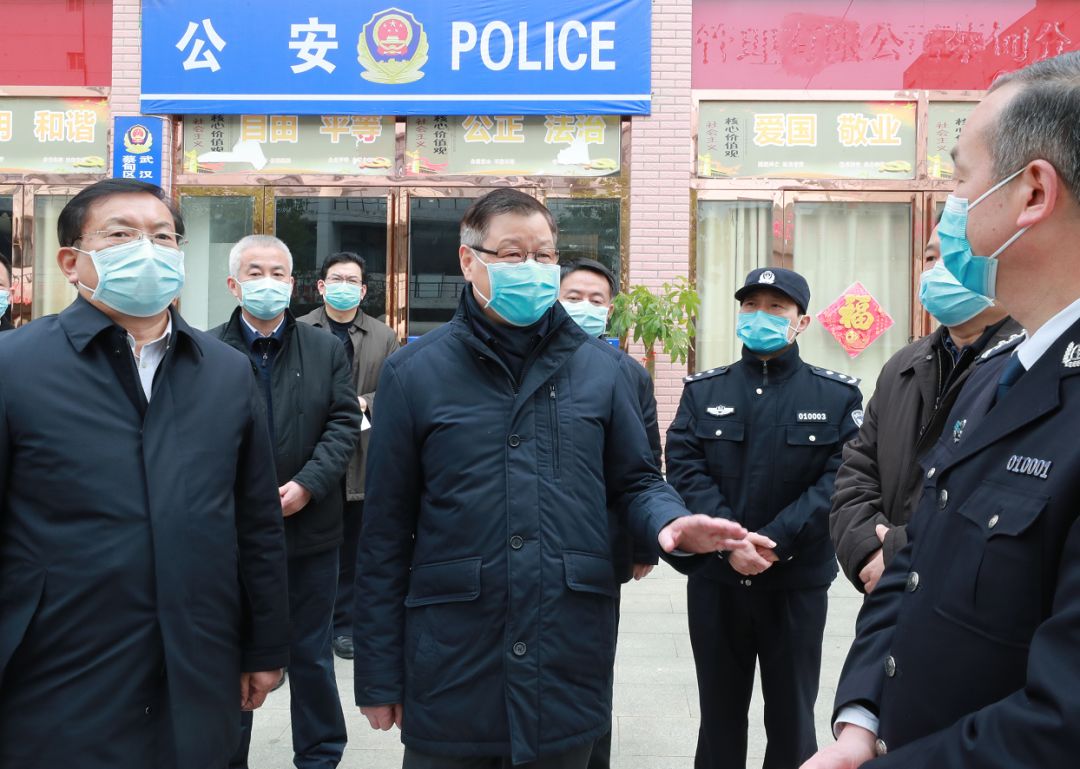 地点二:蔡甸区大集方舱医院应勇首先来到汉阳区汉汽方舱医院,检查方舱
