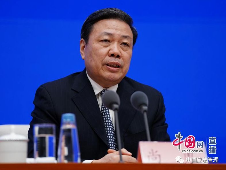 今天我们请来了应急管理部副部长,党组成员尚勇先生,党组成员,消防