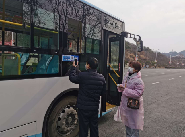 十堰定制公交服务22家抗疫企业复工生产