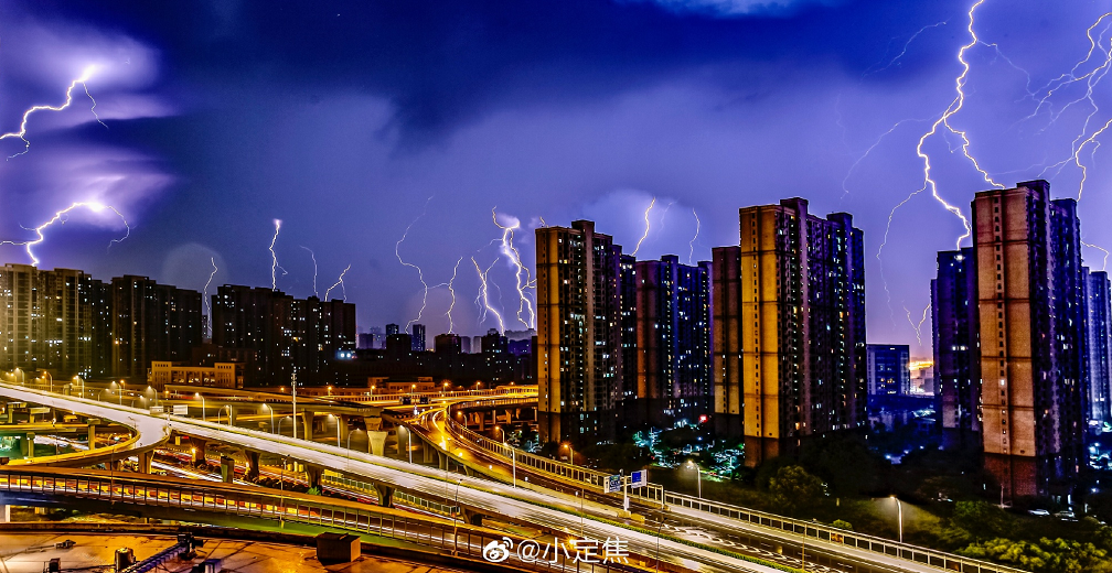 今天凌晨武汉雷暴洗尘你被雷电叫醒了吗