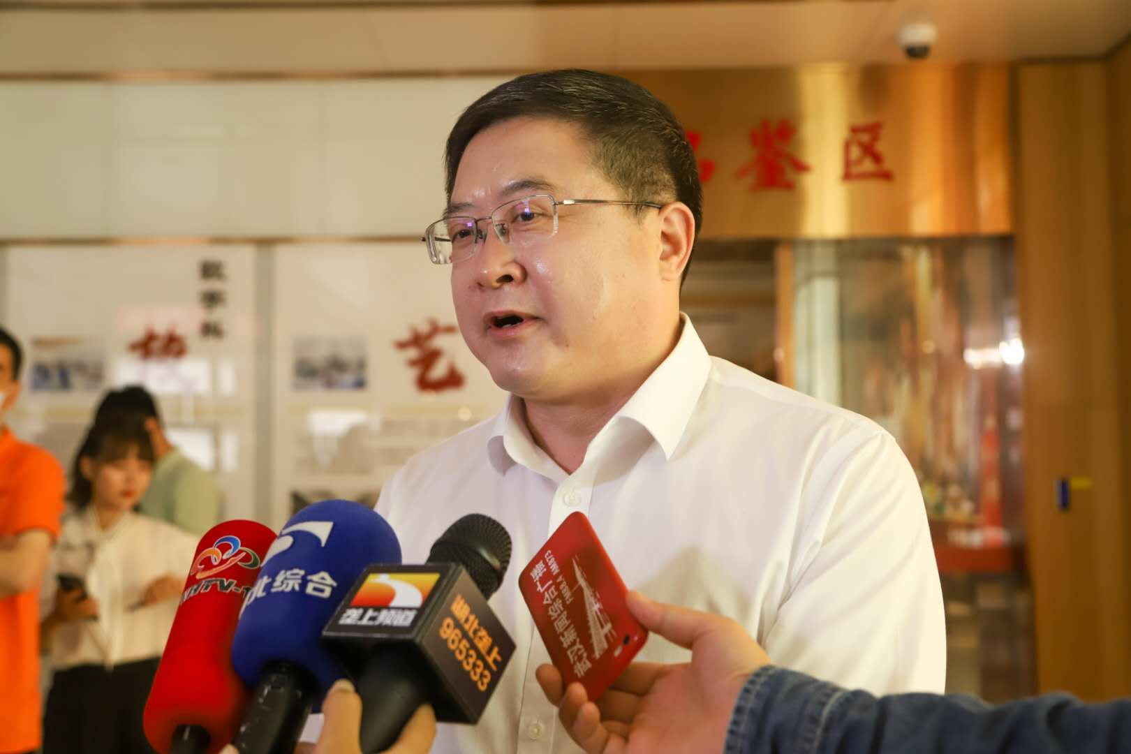 大冶市委书记电商直播首秀02110万网友围观下单273万