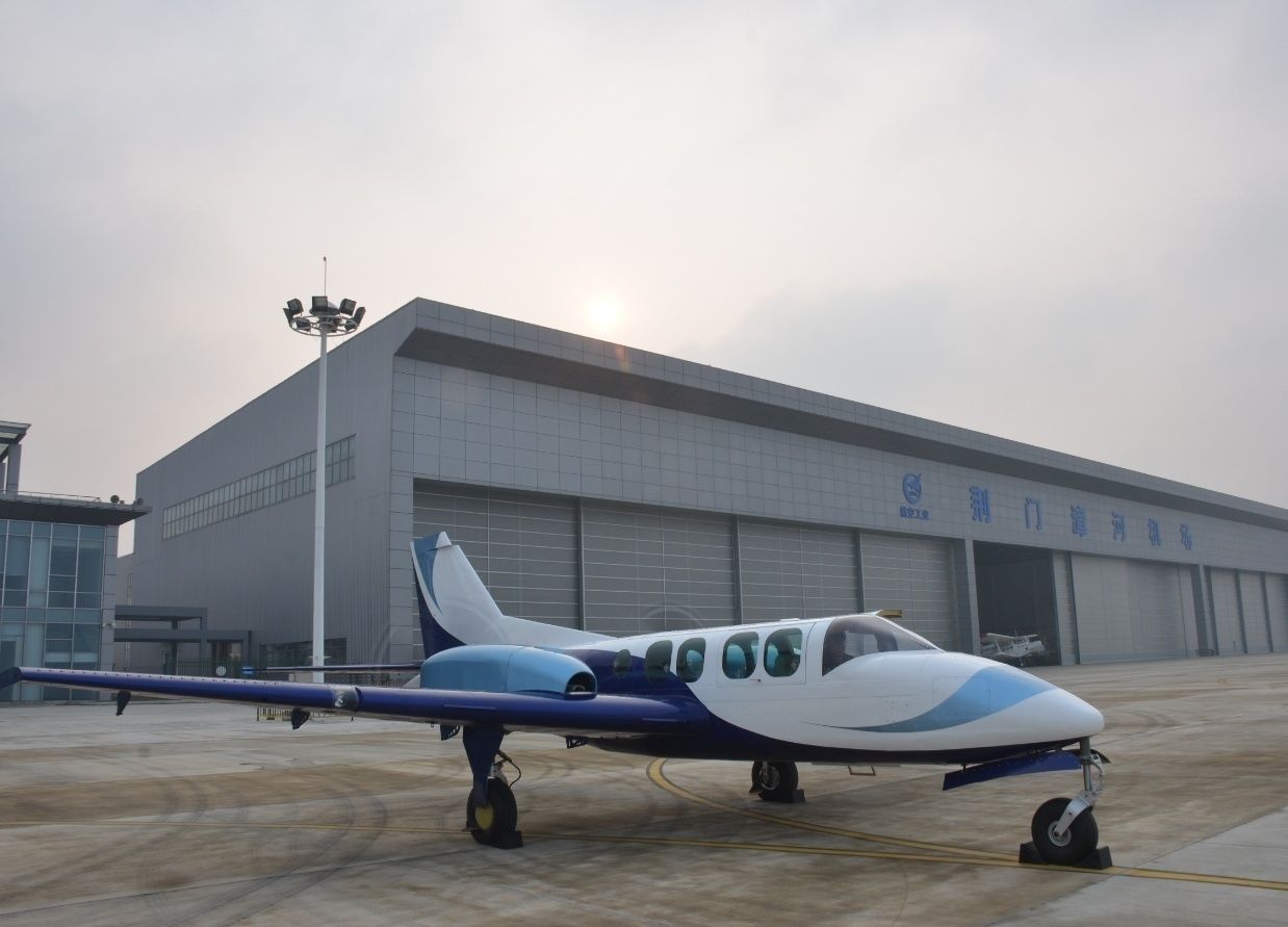 晨龙飞机在荆门漳河机场开展训练(熊东东 摄)在通航研发制造方面,航空