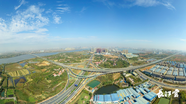 武汉南四环通车10分钟高速直达梁子湖