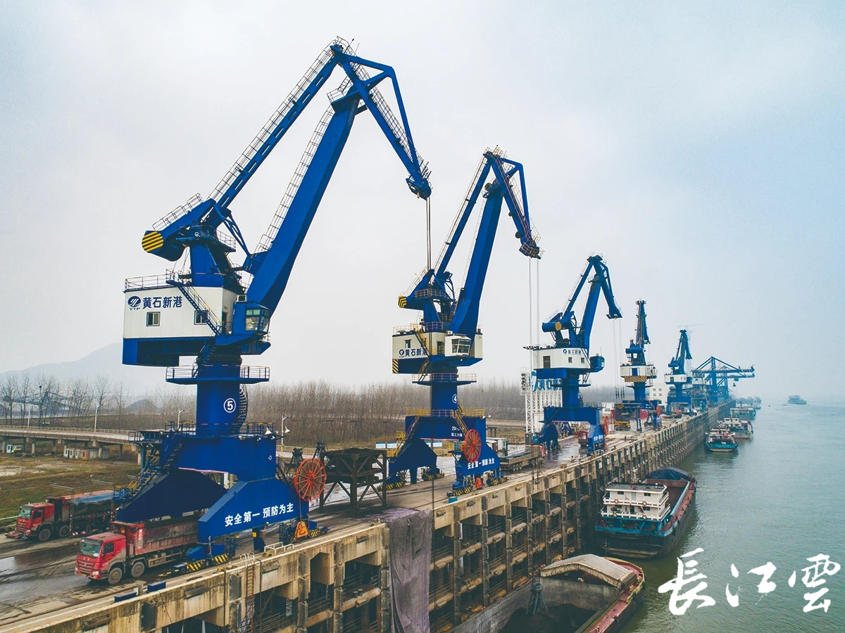 "黄石海关查检科副科长汪芳告诉记者,8月3日,黄石地区跨境电商直购