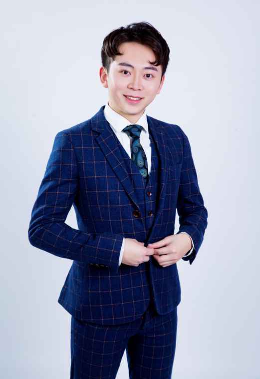 握住助学的接力棒他把温暖带到了山区邓力源