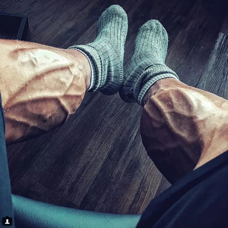 "练腿狂人"健身打造出无敌肌肉腿,这围度.