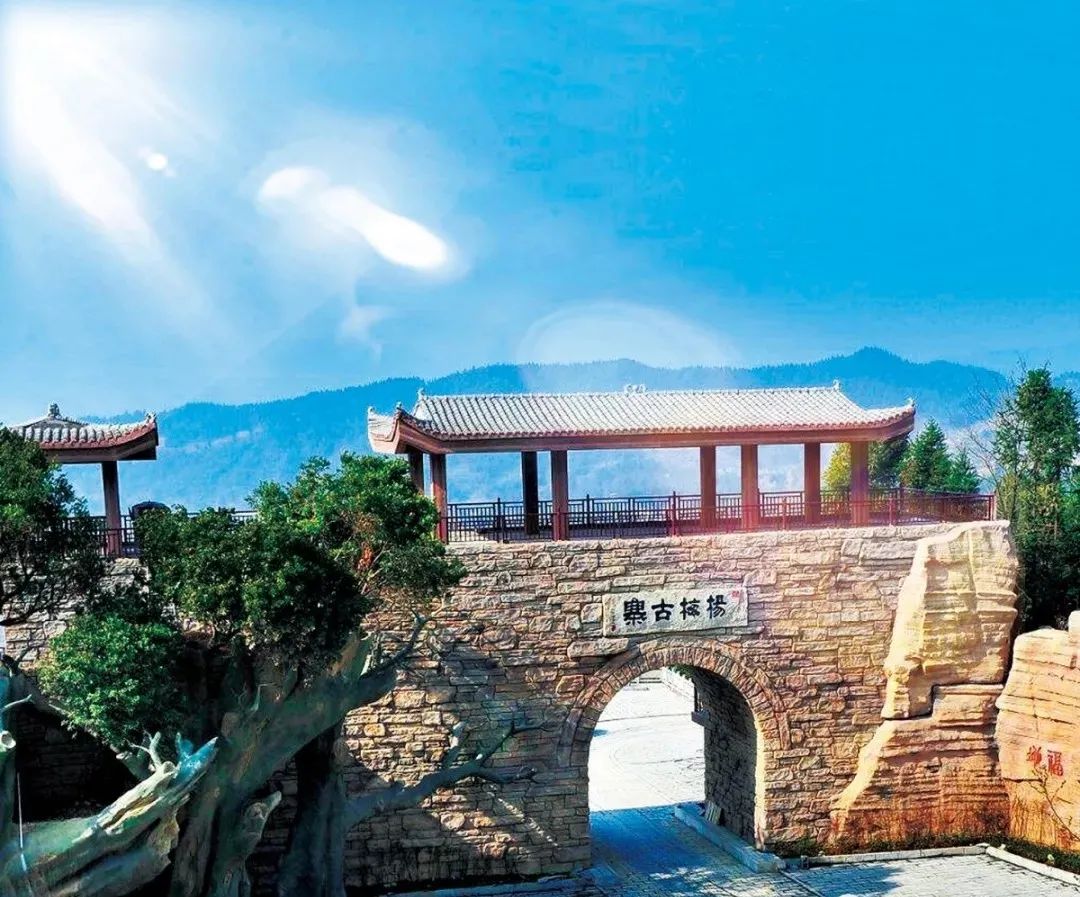 图/湖北来凤旅游图/恩施文旅资讯网杨梅古寨,是以黄柏村,石桥村两村的