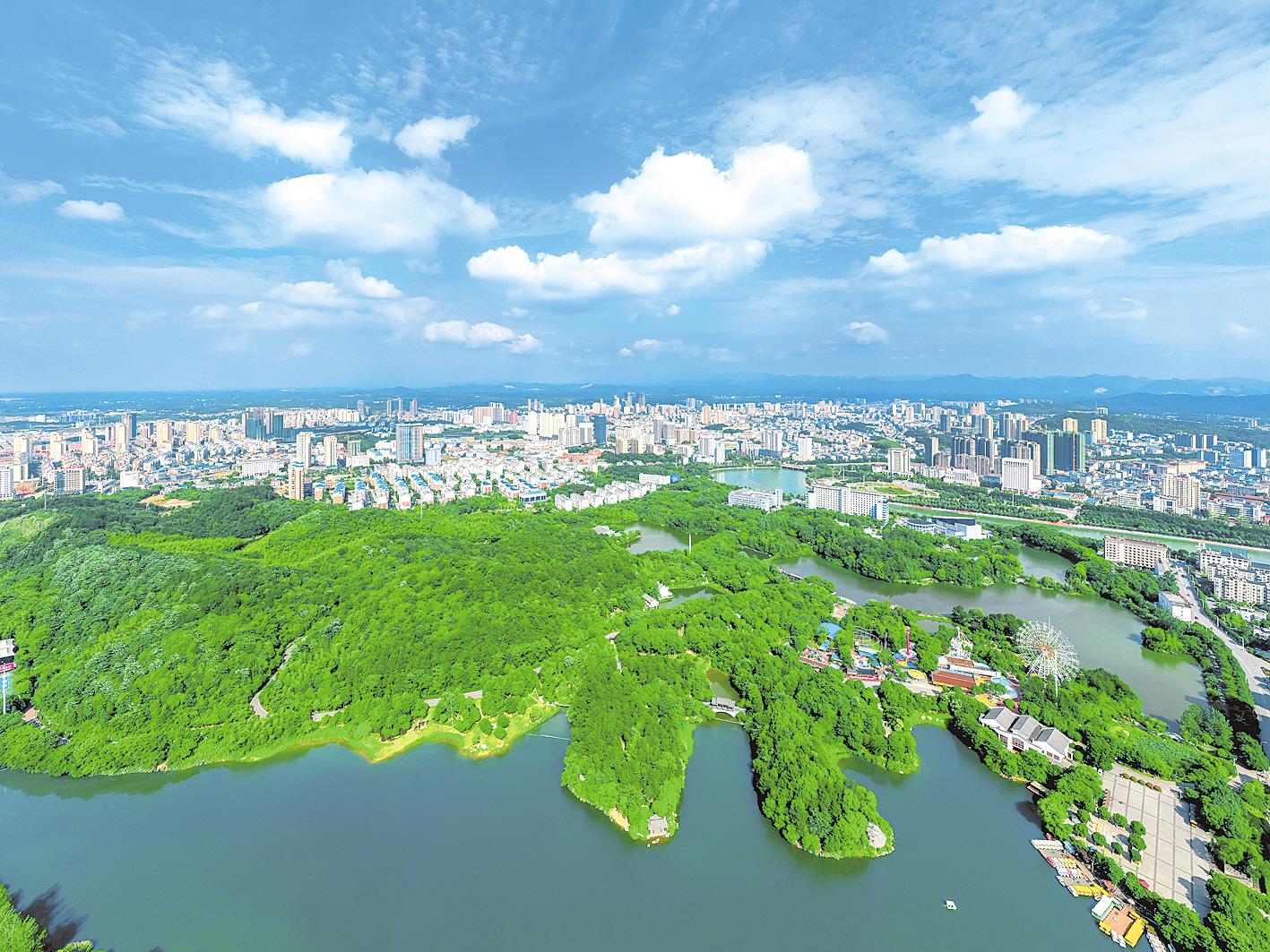 (湖北日报全媒记者 陈勇 通讯员 李星 摄)咸宁市咸安区白云山旅游