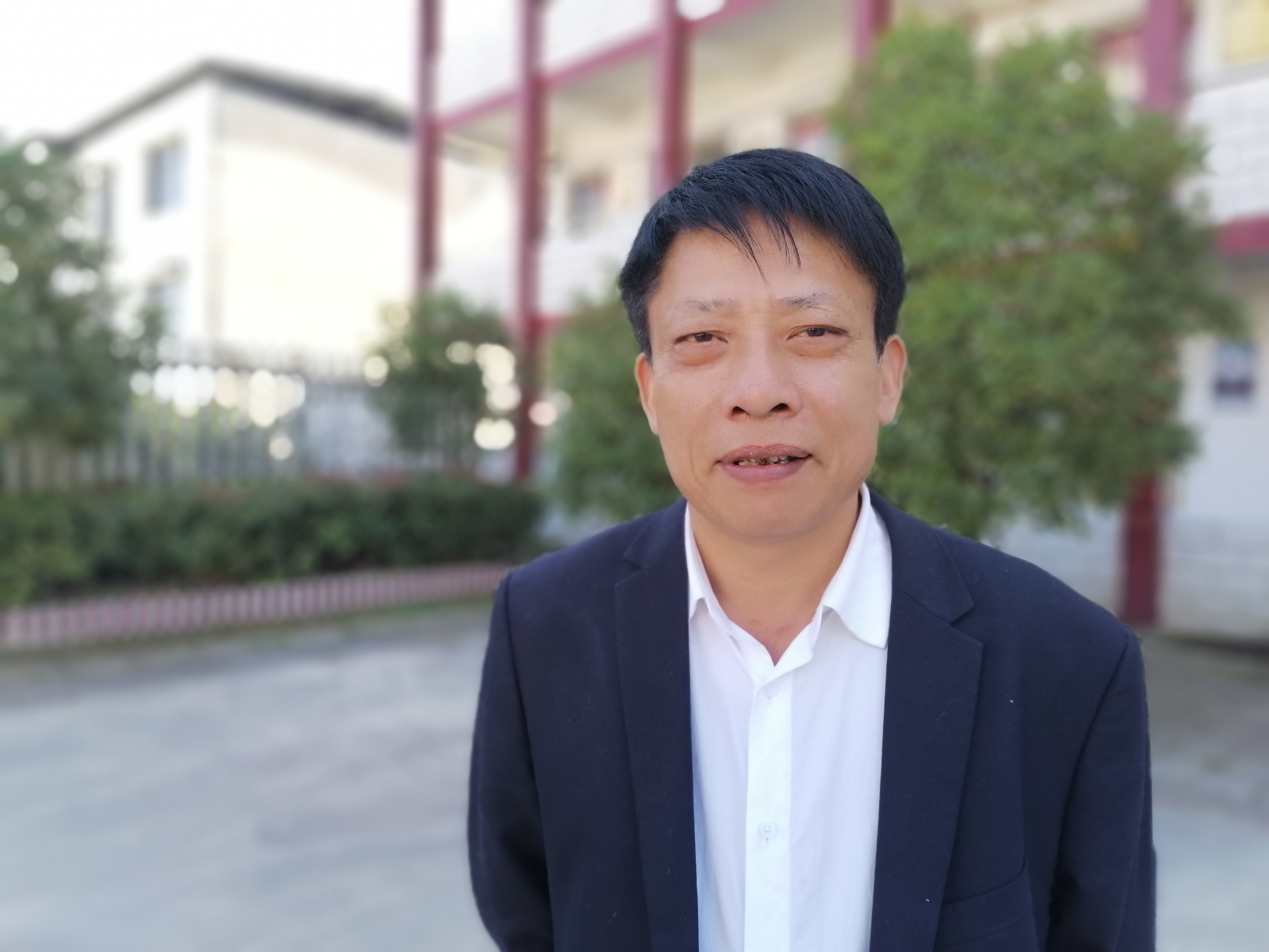 校长风采系列报道①毛义武精心育桃李走进课堂享乐趣