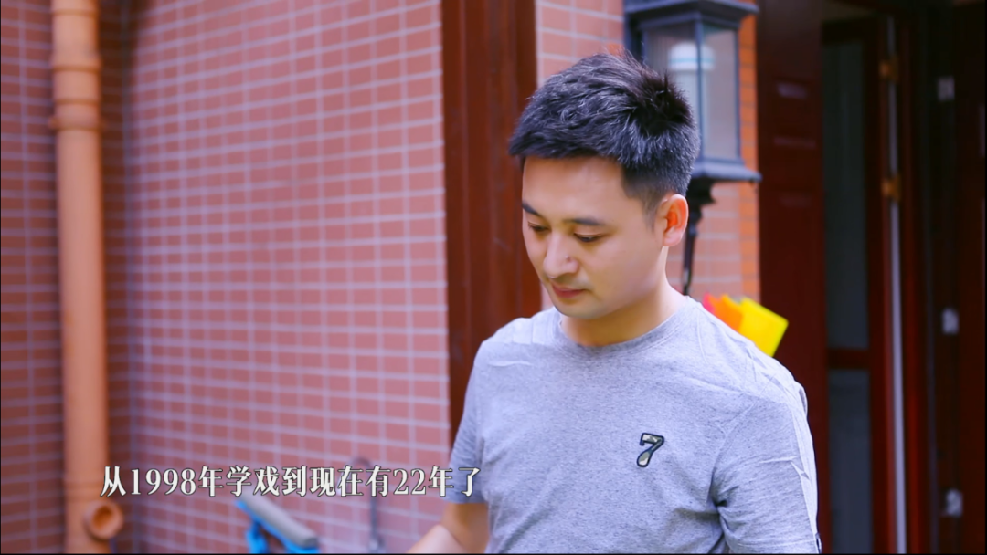 已有22年优秀黄梅戏青年演员吴进良来自湖北省戏曲艺术剧院的飞虎队第