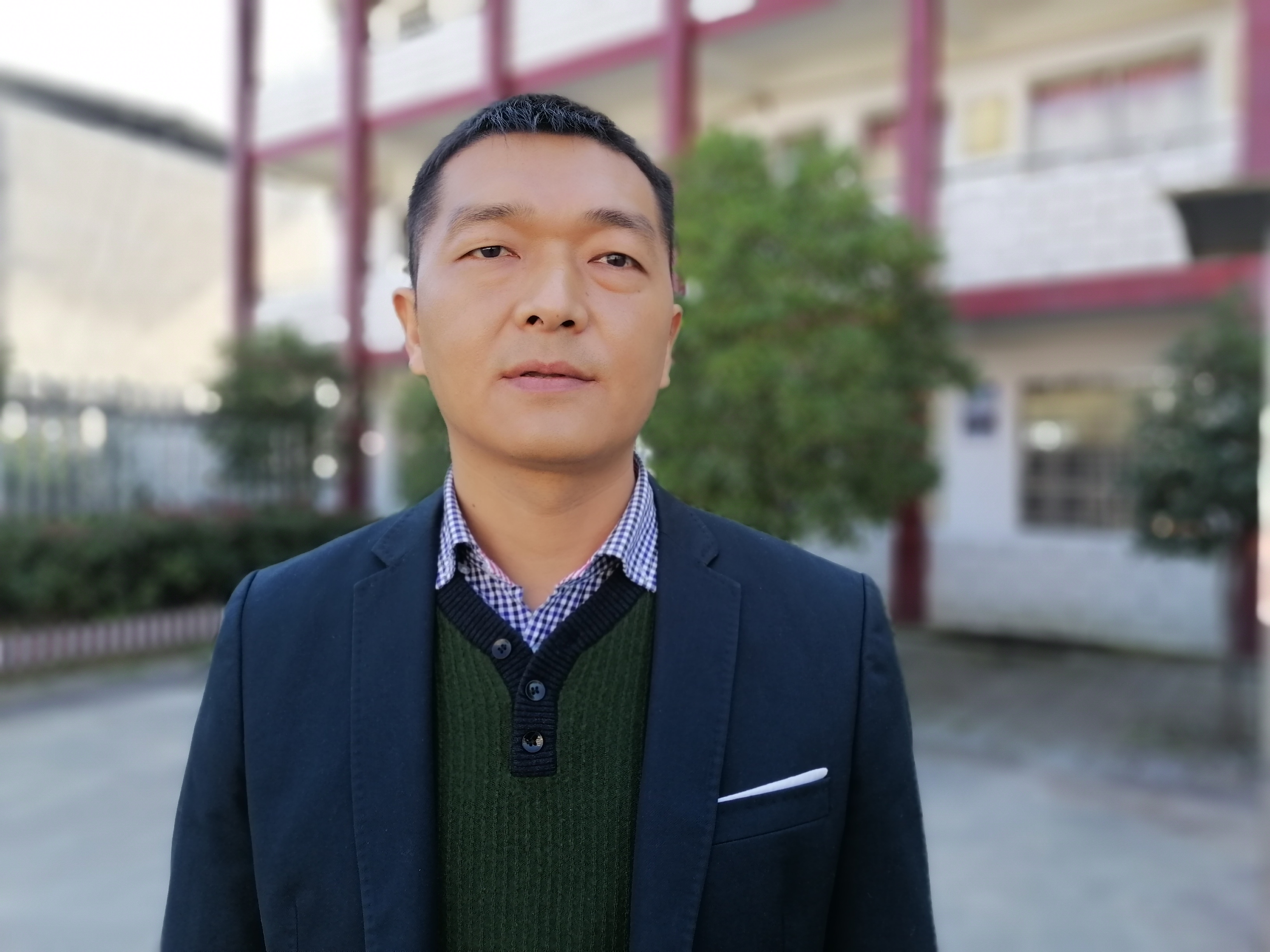 校长风采系列报道①毛义武精心育桃李走进课堂享乐趣