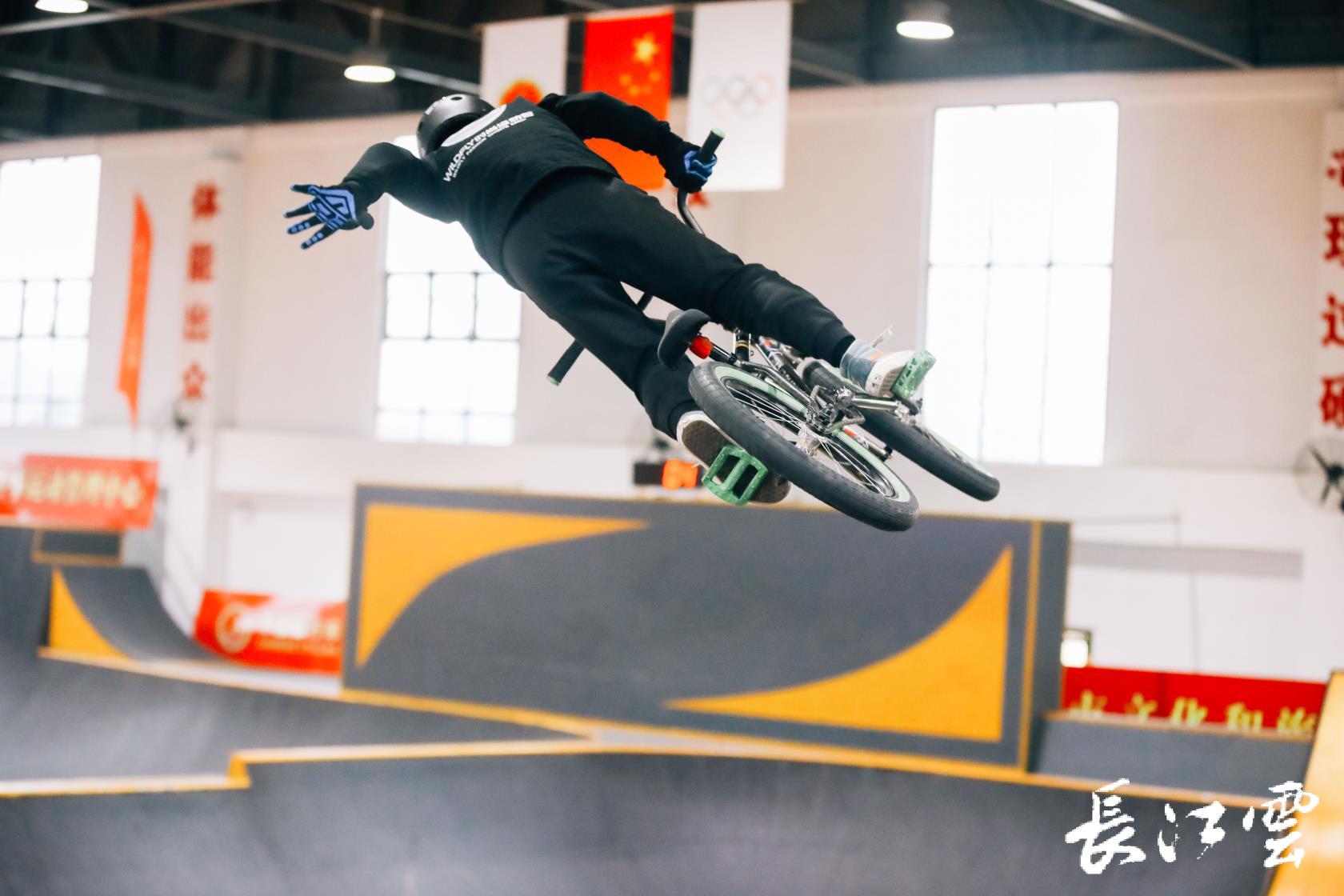 全国bmx自由式锦标赛开赛小轮车飞跃潜江城