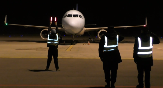 泪目!石家庄机场塔台暖心对话机长上热搜