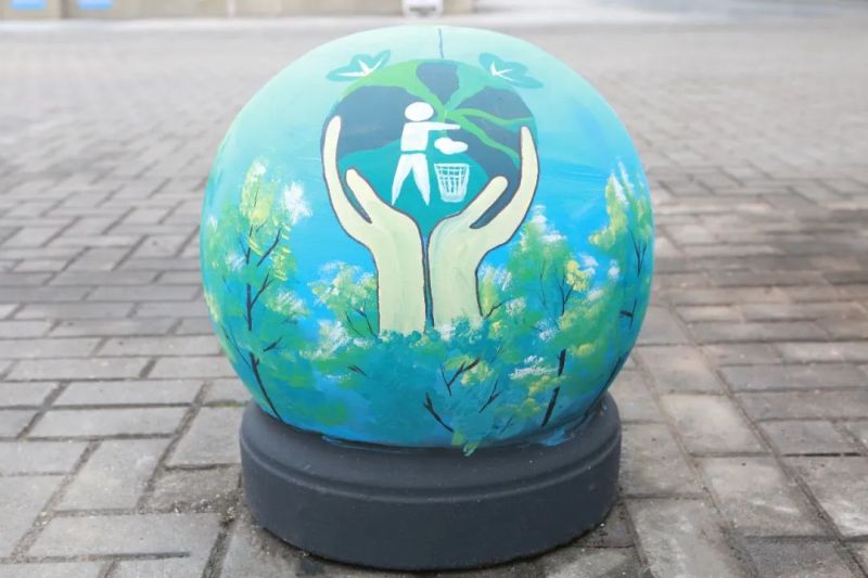 枝江个性彩绘路障石扮靓街景!