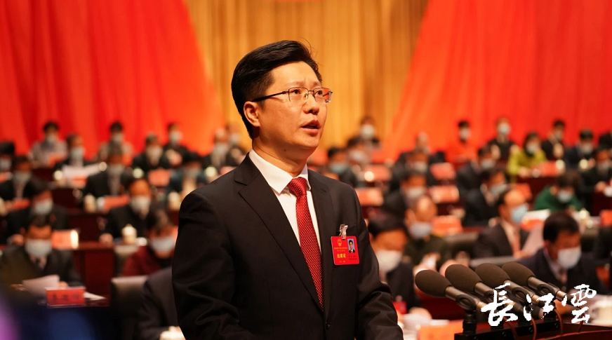 1月12日,襄阳市第十七届人民代表大会第六次会议开幕,襄阳市市长郄