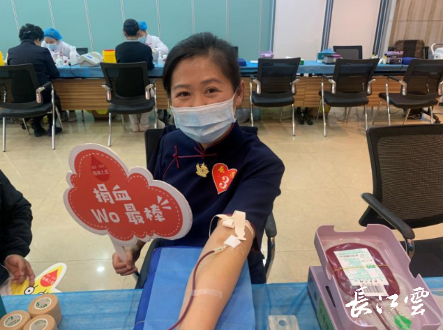 武汉78位市民献血222万毫升卷袖之爱很温暖
