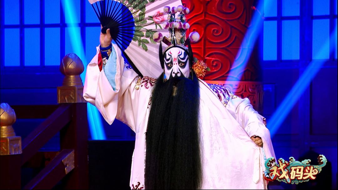 京剧院的"凌云志"战队首位登台献艺的是"三足鼎立之争霸赛"这些青年