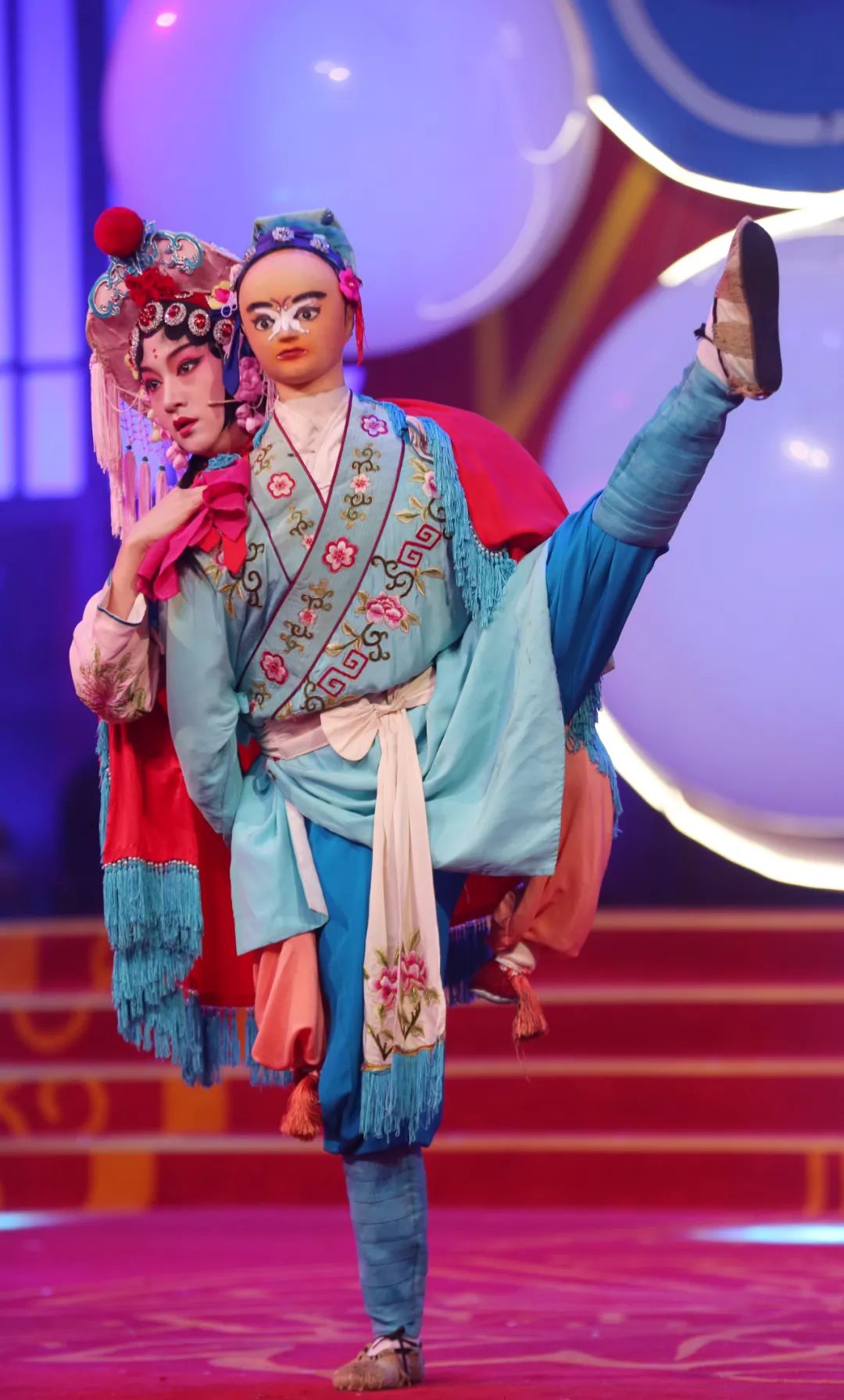 戏码头三足鼎立谁将第一个进入总决赛就看今晚