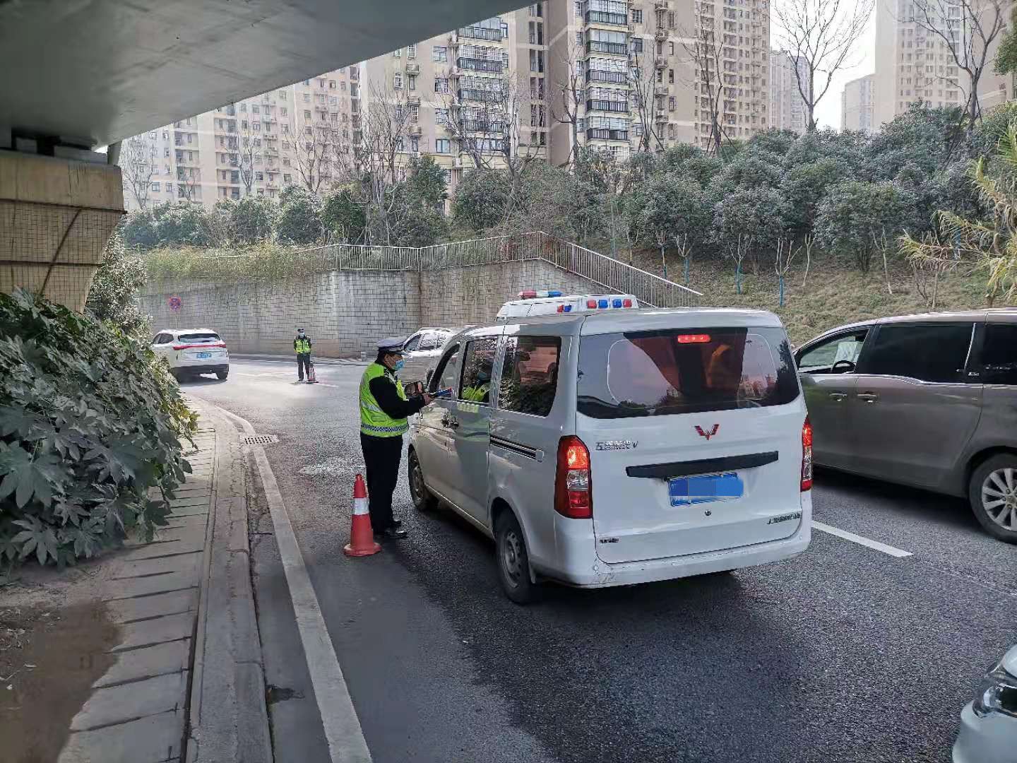 洪山交警春运加码查酒驾查获4名白天酒驾司机