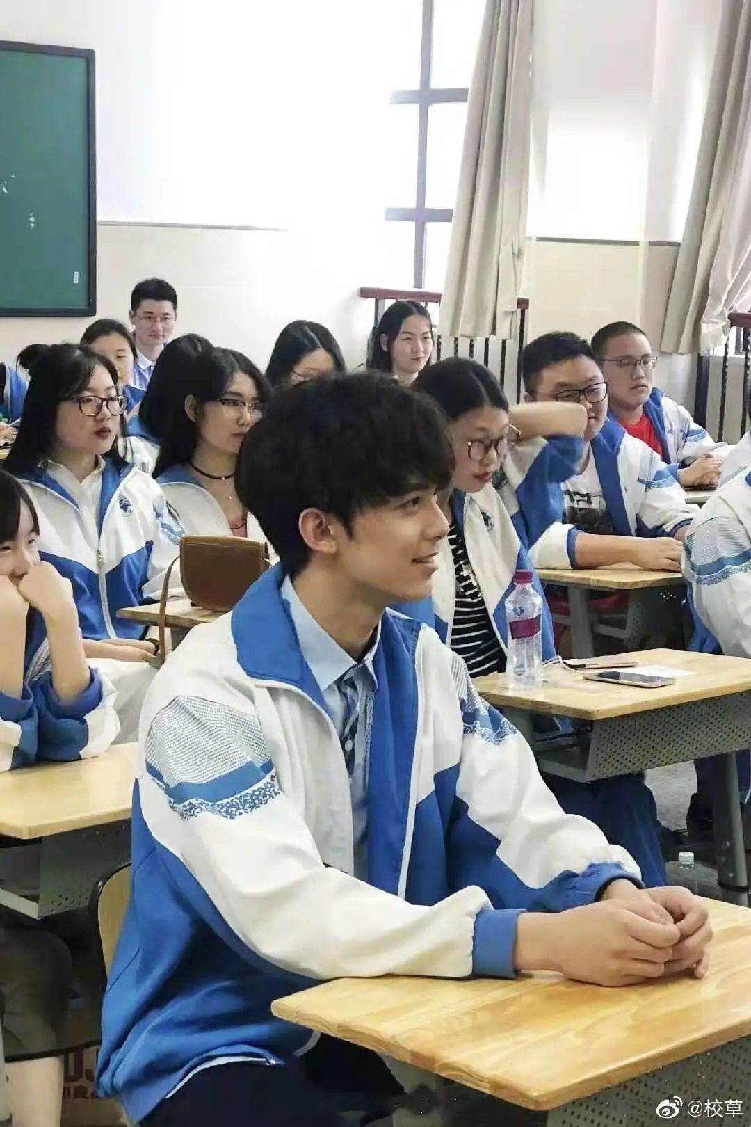 我们找了23张明星学生时代的照片最不像的竟是她