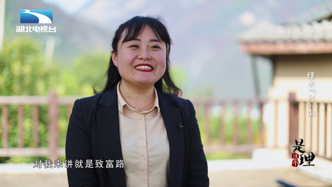 瞅准了县里修建水上公路的契机,和丈夫回乡在兴山县古夫镇深渡河村办