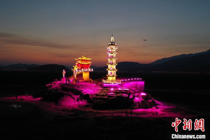 流光溢彩航拍江西庐山落星墩水落石出