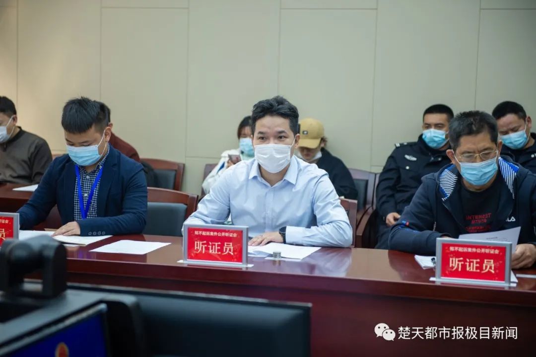 湖北首场!武大牌坊被撞案听证会网络直播,肇事司机当场忏悔