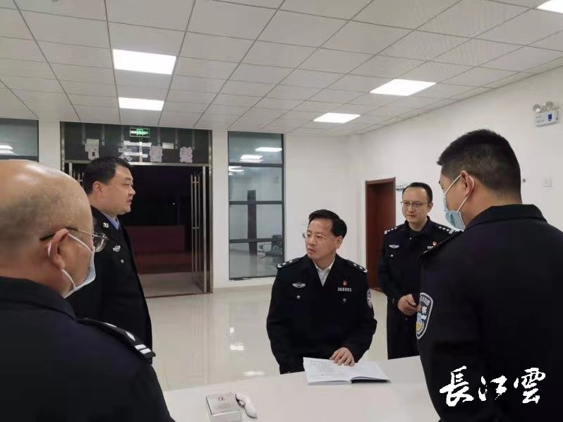 一线督导抓落实动真碰硬促推进杨彪同志深入基层派出所督导检查教育