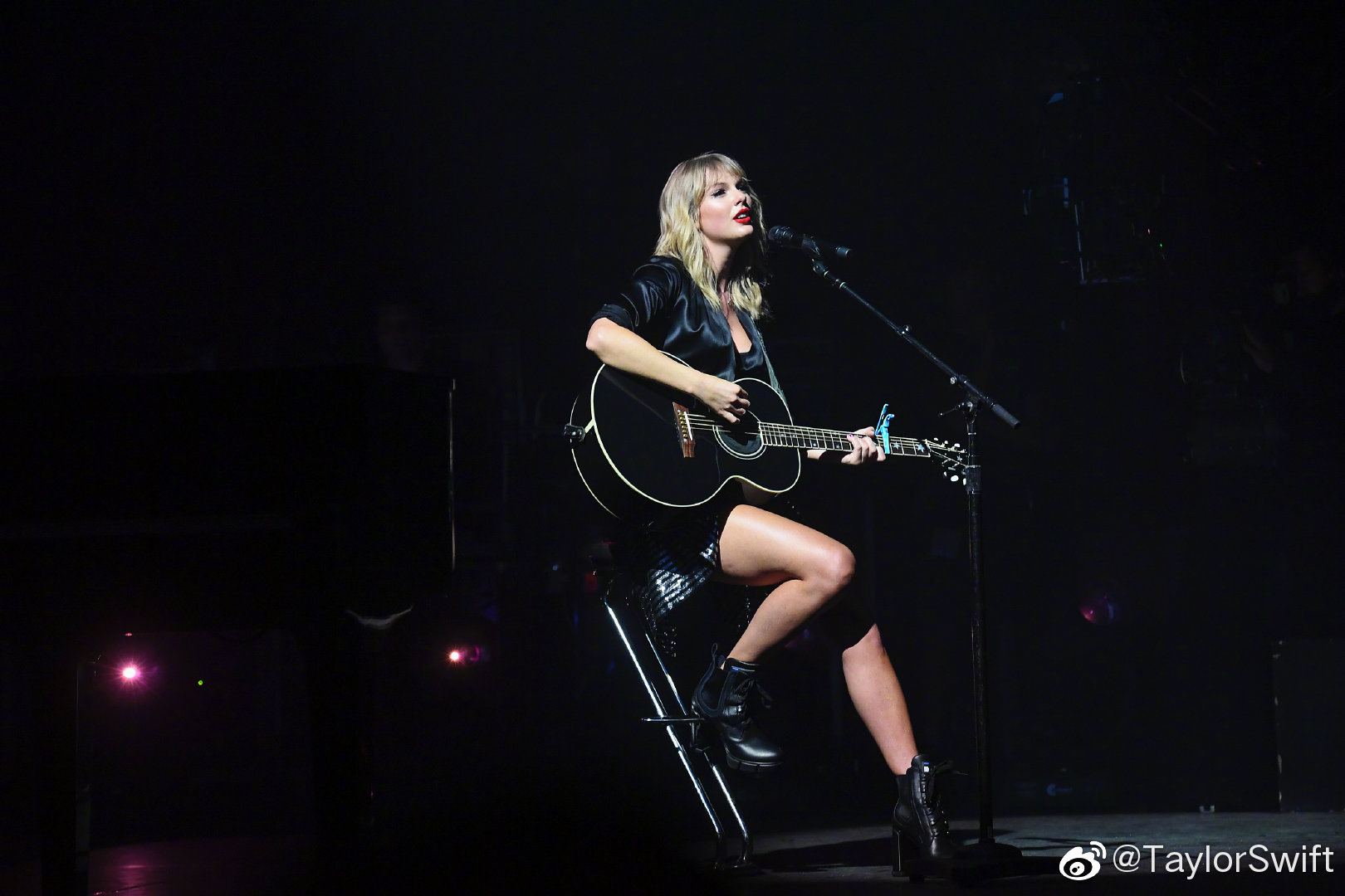 泰勒演唱会图每天,都会发生不少让人难过,或者不开心,不公平的事情