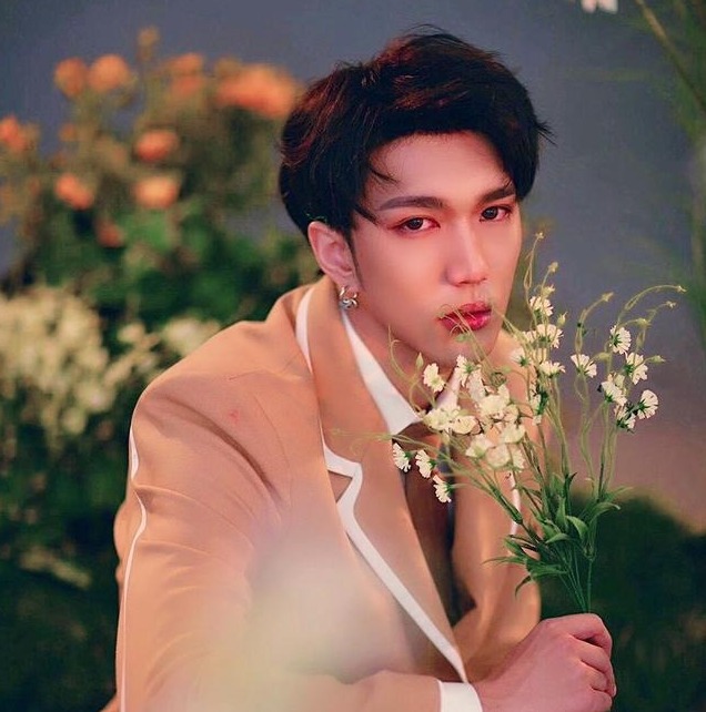 韩佩泉参加创4的照片韩美娟抖音页面在节目花絮中,韩美娟说参加创4,他