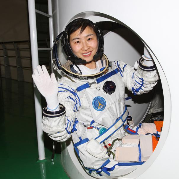 党的女儿刘洋中国第一位飞上太空的女性