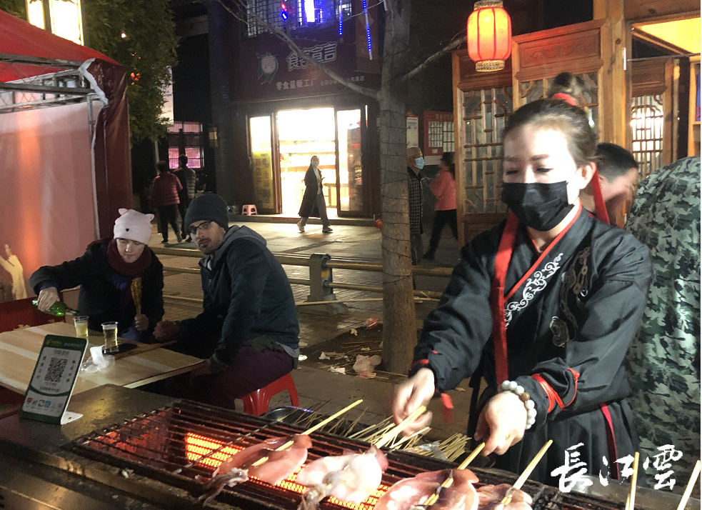 湖北武当山精彩活动不停歇二月二庙会夜场持续炸街